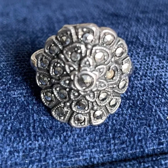 Vintage Rhinestone Ring-size 7 - Picture 7 of 7